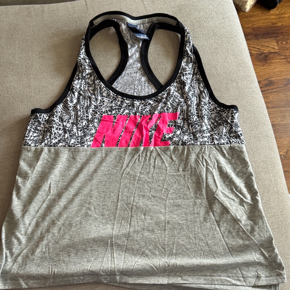 Nike Women's Black and Pink Graphic Tank Top